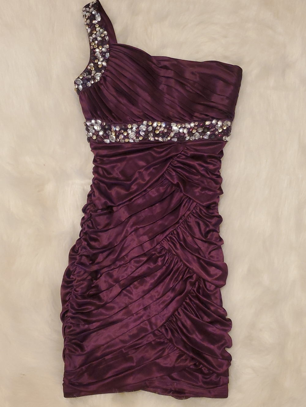 One-Shoulder Purple Ruched Cocktail Dress with Embellished Waist